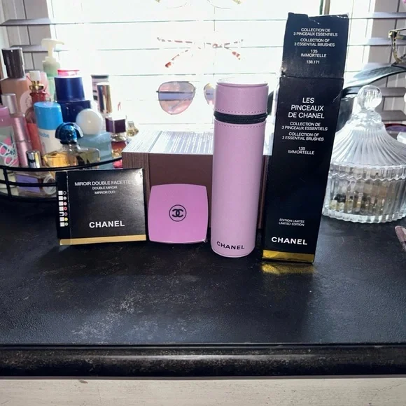 CHANEL Makeup Brush Set with Lavender Case - Picture 3 of 5